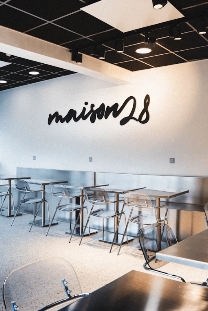 Intérieur Maison 28 — logo mural