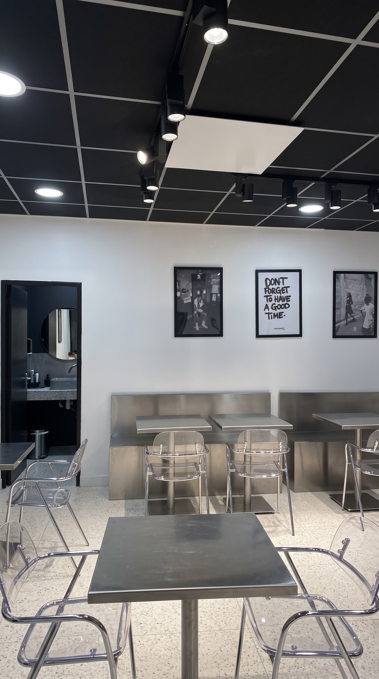 Salle Maison 28 — Don't forget to have a good time